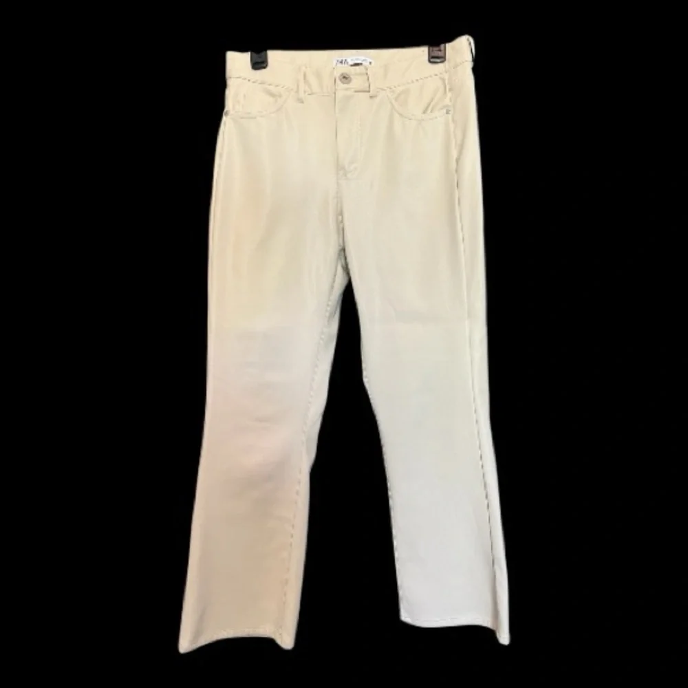 🤍✨ EUC ZARA Ecru High-Waisted Faux Leather Flared Pants | Sz 8 - Picture 2 of 8